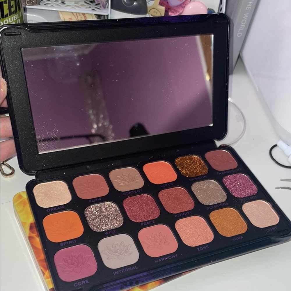 Revolution Spiritually Eyeshadow Palette - 18 Shades